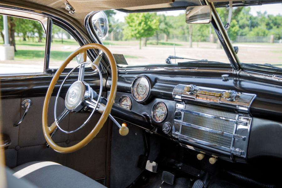 Интерьер Buick Roadmaster Sedanet (76S-4707) 1946 года  (фото 5 из 26)